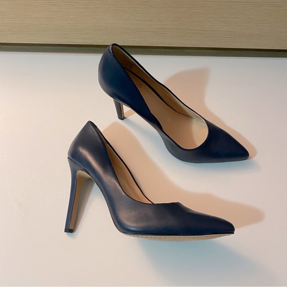 Vince Camuto Navy Blue Pointed-Toe Heels size: 10us (40)